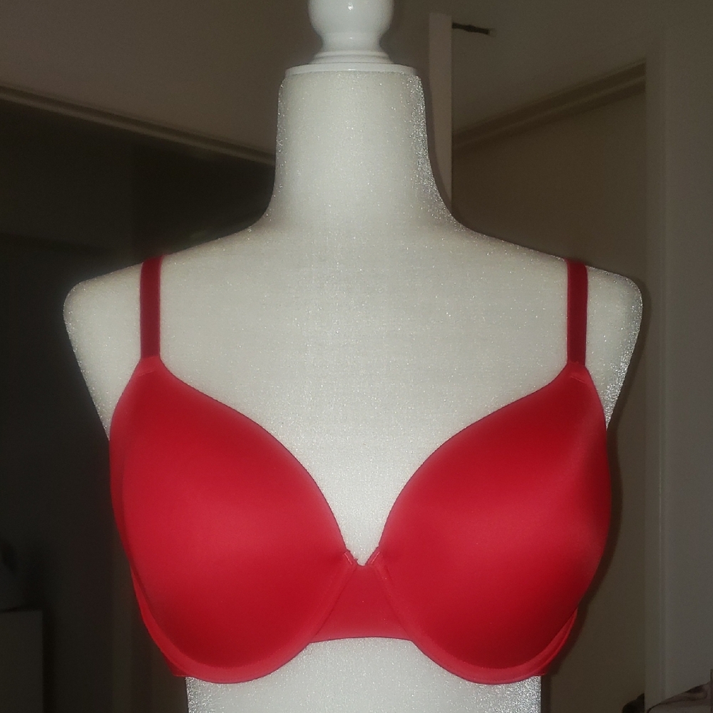 PINK Wear Everywhere T shirt Bra Red